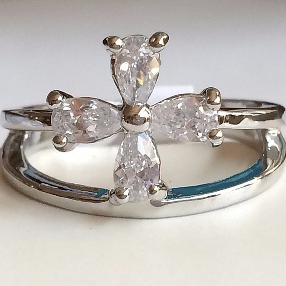 Flower Cocktail Ring Size 9 Cross Pear Cut Cubic Zirconia Silver RhodiumPlated - Picture 2 of 12